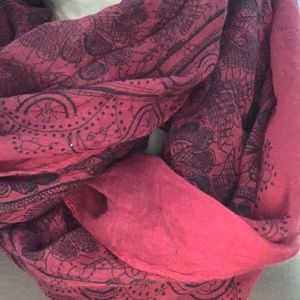 Maroon patterned infinity scarf - from Budapest